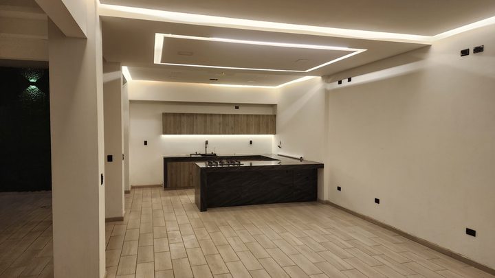 Sala, comedor y cocina de la Casa Jurajukata, una de las casas que vendemos
